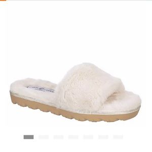 Chinese Laundry Cream Plush Sandals with Open-Toe Design